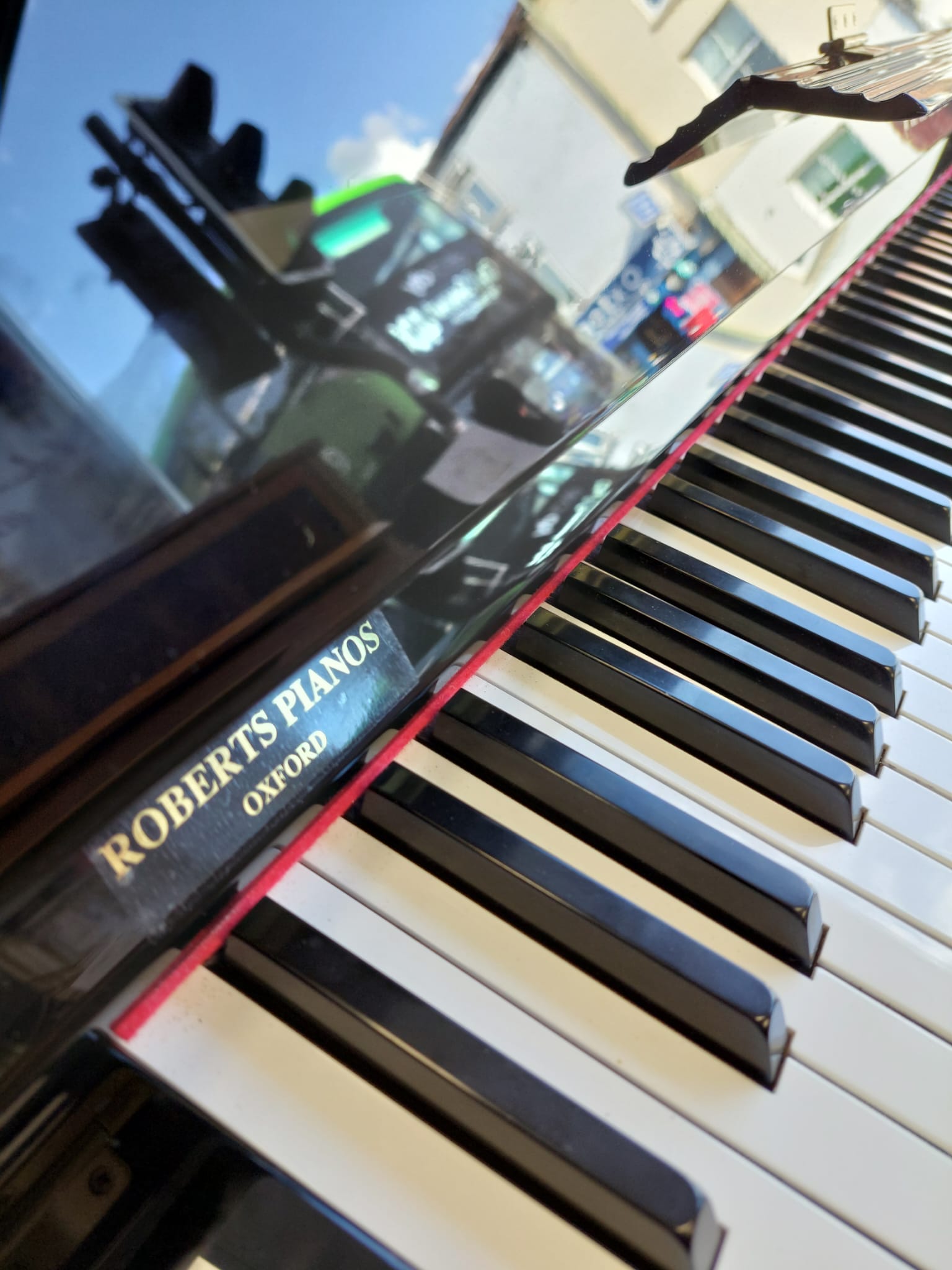 Yamaha U1H Upright Piano in Black Polyester – Gallery image – Roberts Pianos Oxford