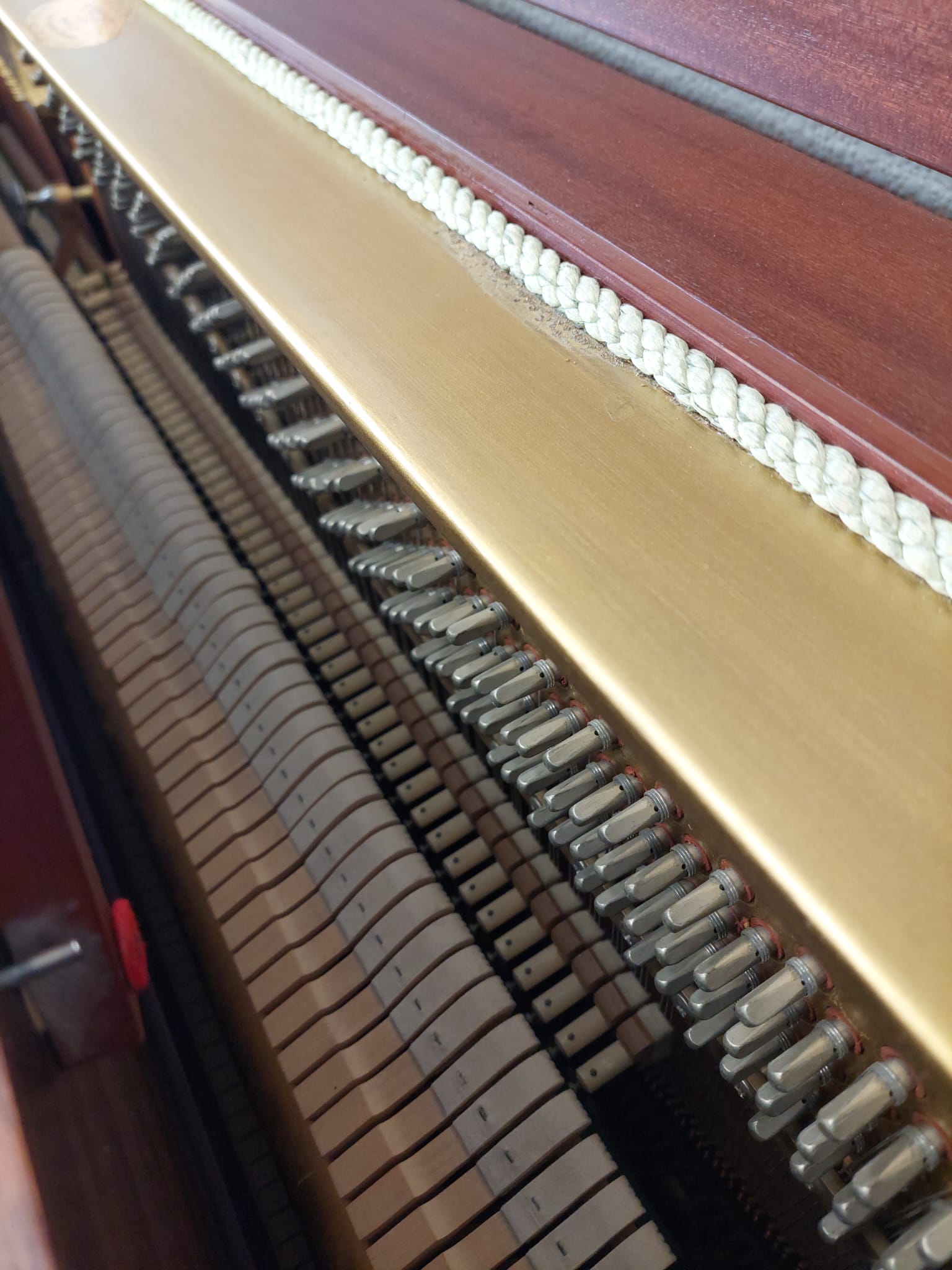 Knight K10 in Mahogany – Gallery image – Roberts Pianos Oxford