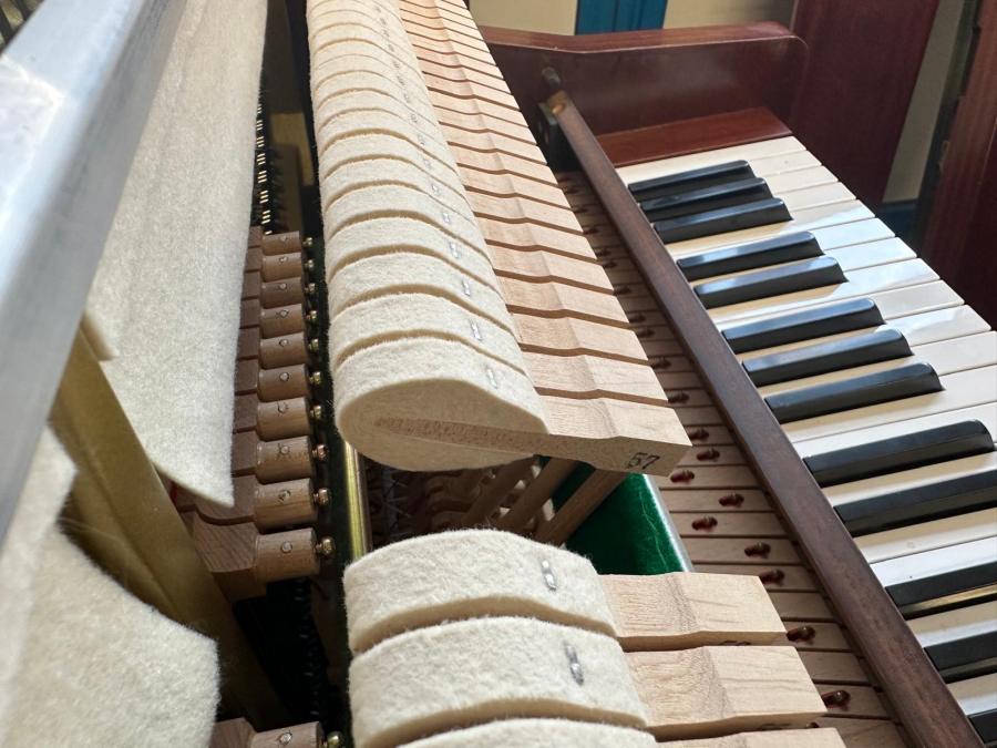 Kemble Oxford upright Piano in mahogany – Gallery image – Roberts Pianos Oxford