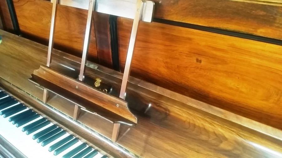 Steinway K upright Piano in rosewood – Gallery image – Roberts Pianos Oxford