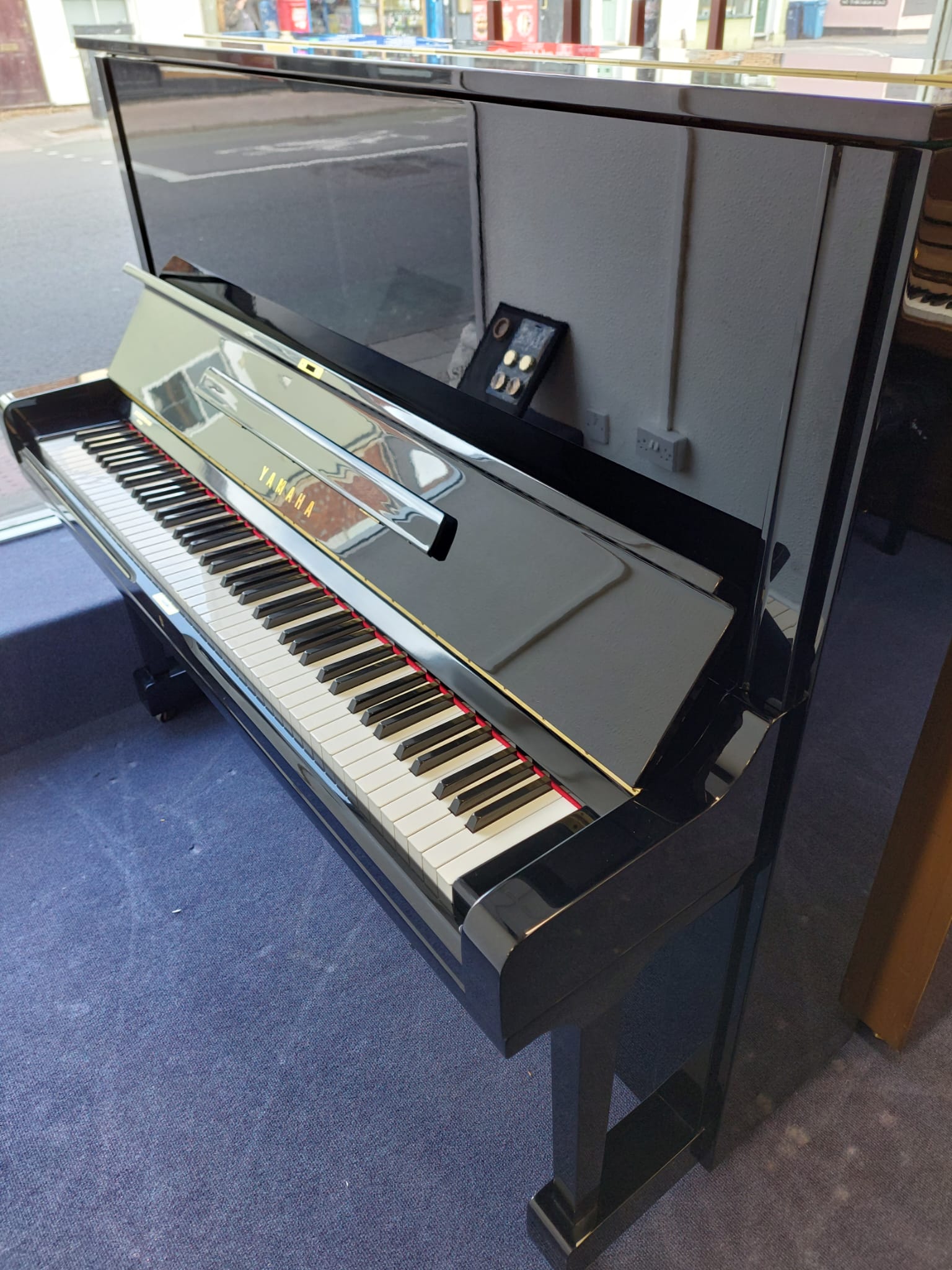 Yamaha U3H Upright Piano in Black Polyester – Gallery image – Roberts Pianos Oxford