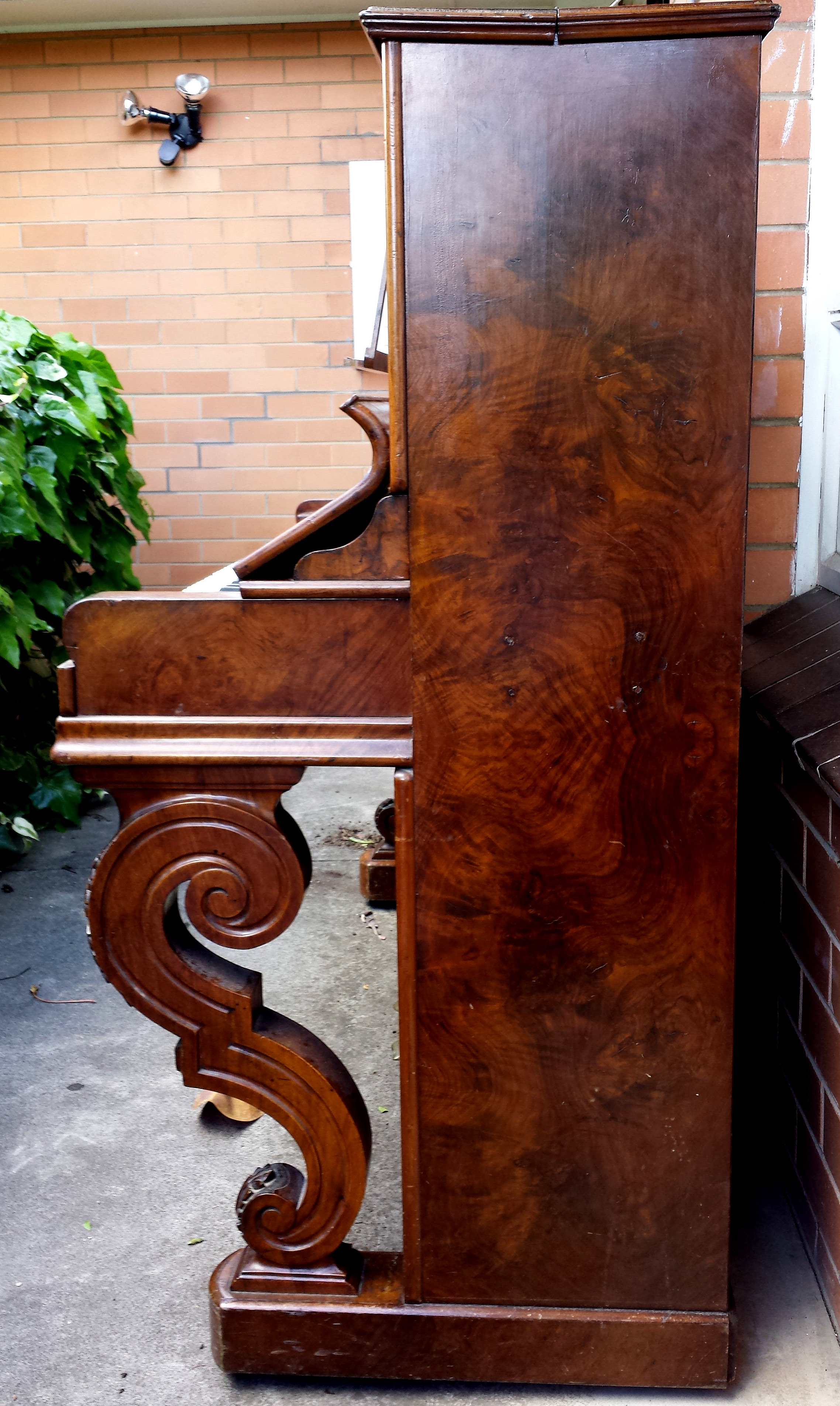 side view of a Bord upright piano