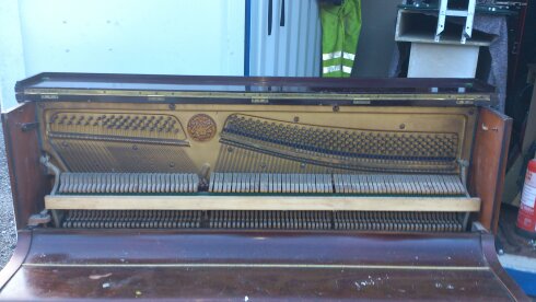 An overstrung underdamper dated about 1925. This is the best quality Sames.