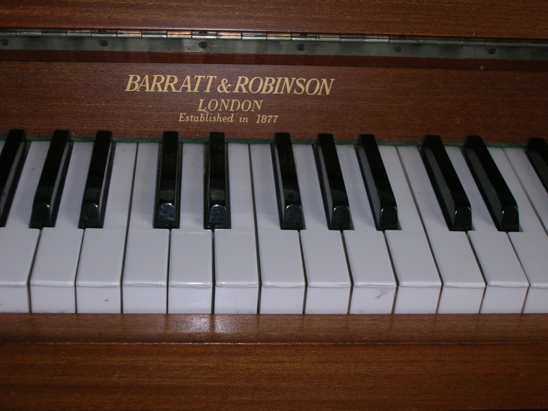 Barratt and Robinson logo and keys