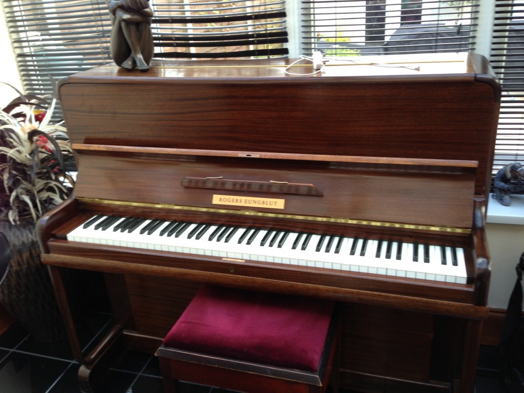 Eungblut, Rogers piano