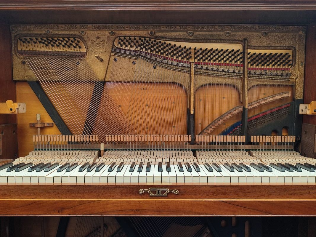 Sold Steingraeber & Söhne piano