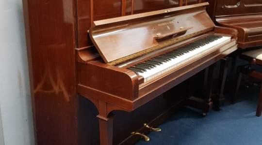 Grand piano dimensions shown from the side
